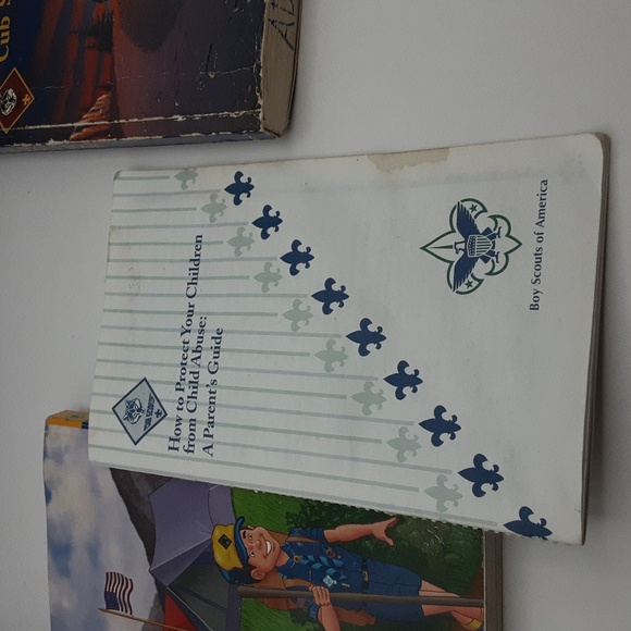 Vintage Cub Scout Books From Late 80s-Late 90s - Picture 6 of 8